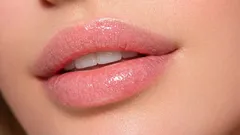 Läppstift håller på att bli ett minne blott – den nya trenden gör läpparna större och ljusare