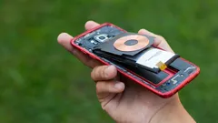 Kan börja brinna när som helst: Vad ska man göra om telefonens batteri sväller?