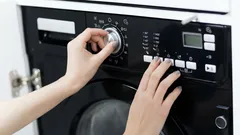 Tvättmaskinens hemliga läge: tryck på de här knapparna, så rengör den sig själv från mögel