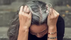 Grått hår är det nya chic: 5 frisyrer som ger dig ett yngre utseende utan att färga håret