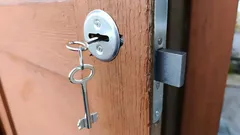 Varför du inte ska lämna nyckeln i låset: Det skyddar inte – det gör inbrottet enklare