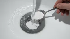 Tillsätt en ingrediens till bakpulver och blockeringen försvinner på 10 minuter – det kan inte bli enklare.