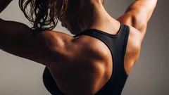 Pull-ups utan stång: 3 övningar för en stark rygg hemma