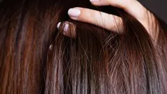 Kylskåpet i stället för salongen: produkter från köket som ger håret tillbaka glans och fyllighet