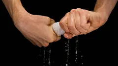 Strykjärn, torktumlare och element behövs inte: så torkar du kläder på fem minuter