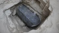 I Egypten öppnade man en hermetiskt förseglad sarkofag som vägde 27 ton – vad hittade man i den?